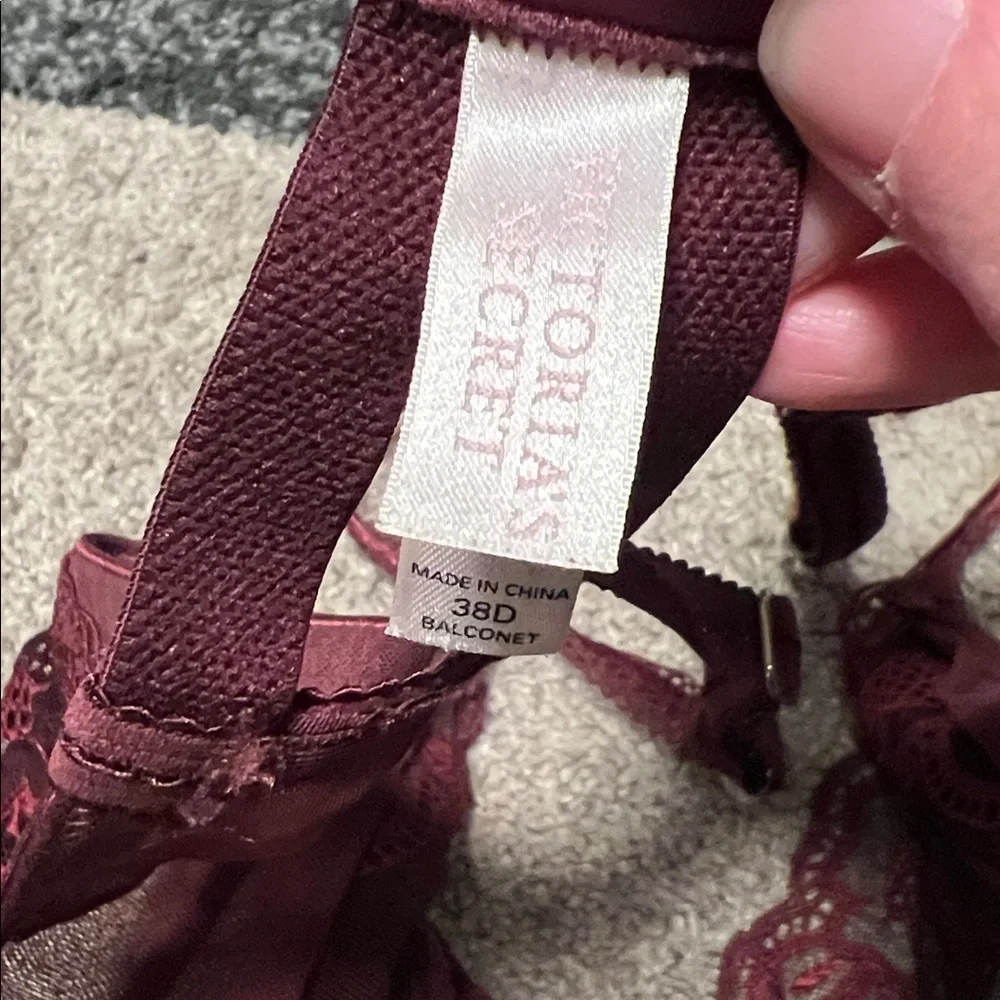 Victoria’s Secret unlined bra with bow, burgundy, size 38D EUC! Vintage 2008 Y2K